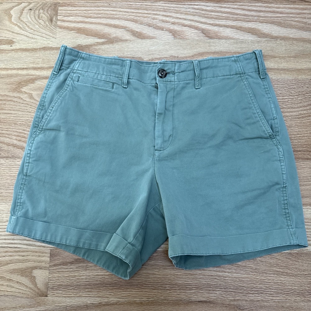 GAP Women's 5" Shorts, Size 10 - Olive